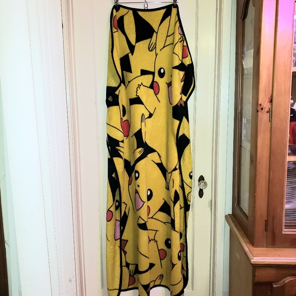 Pikachu plush blanket throw 46X64 - Picture 3 of 3